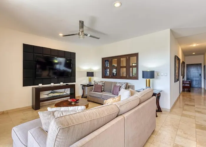 Stylish With Pool, Ocean Views, Fitness & Private Patio Grill