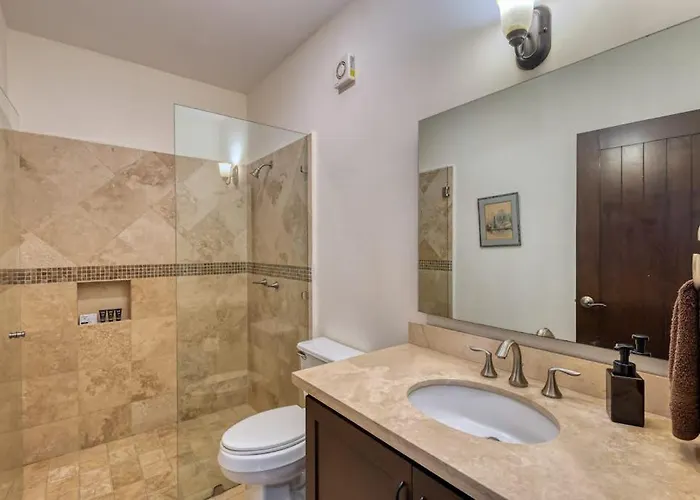 Сasa de vacaciones Stylish With Pool, Ocean Views, Fitness & Private Patio Grill *