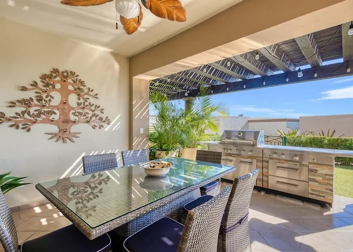 Сasa de vacaciones Stylish With Pool, Ocean Views, Fitness & Private Patio Grill *